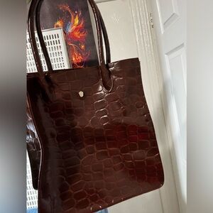 Elegant Crocodile-Embossed Tote in Rich Brown